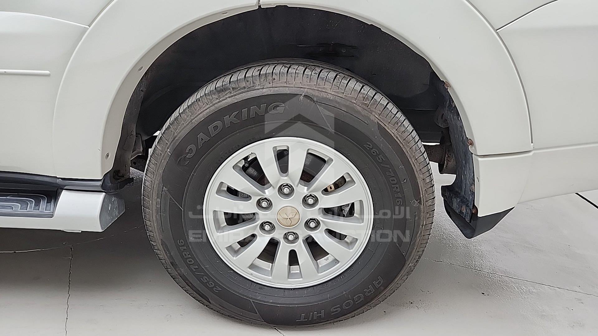 2011 MITSUBISHI PAJERO VIN: JMYLRV95WBJ705799