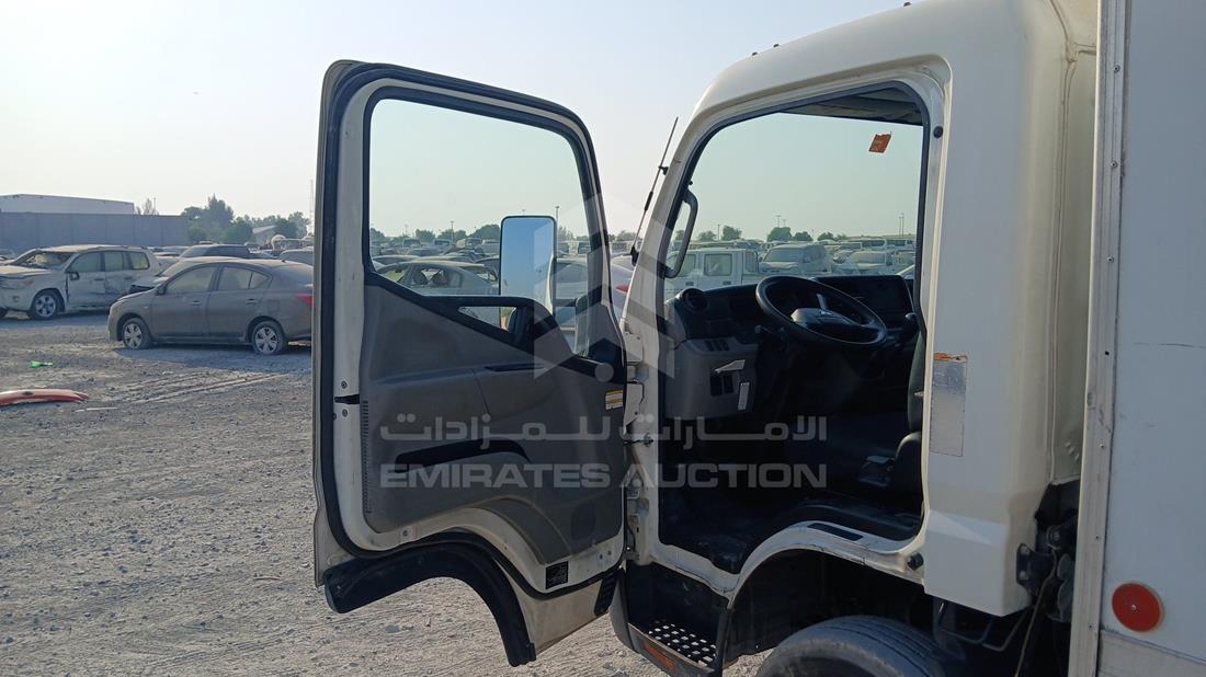 ميتسوبيشي كانتر 2021 — الباب الأمامي الأيسر — صورة 11