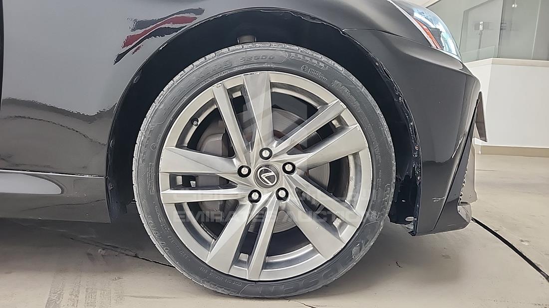 2014 Lexus IS300 — Front Right Tyre — Photo 31