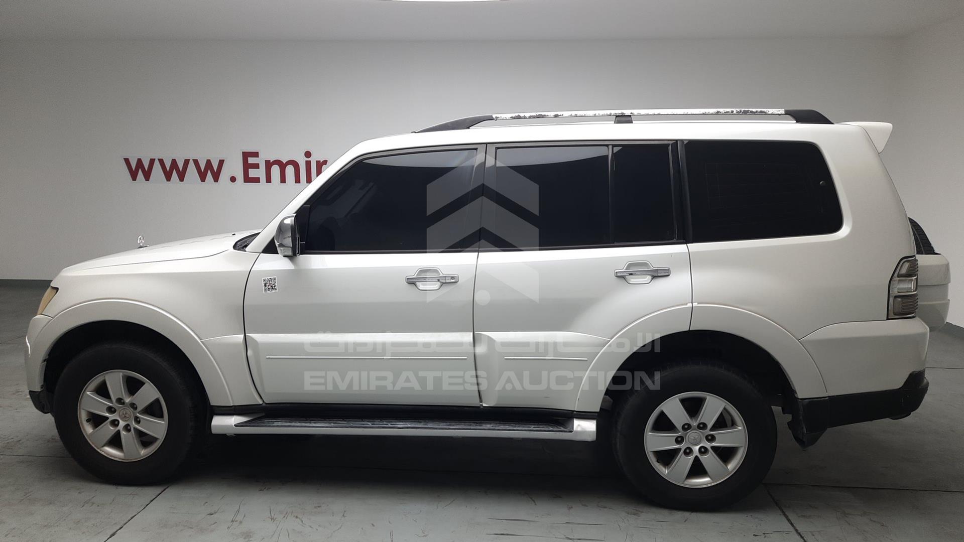 2008 MITSUBISHI PAJERO VIN: JMYLRV93W8J728895