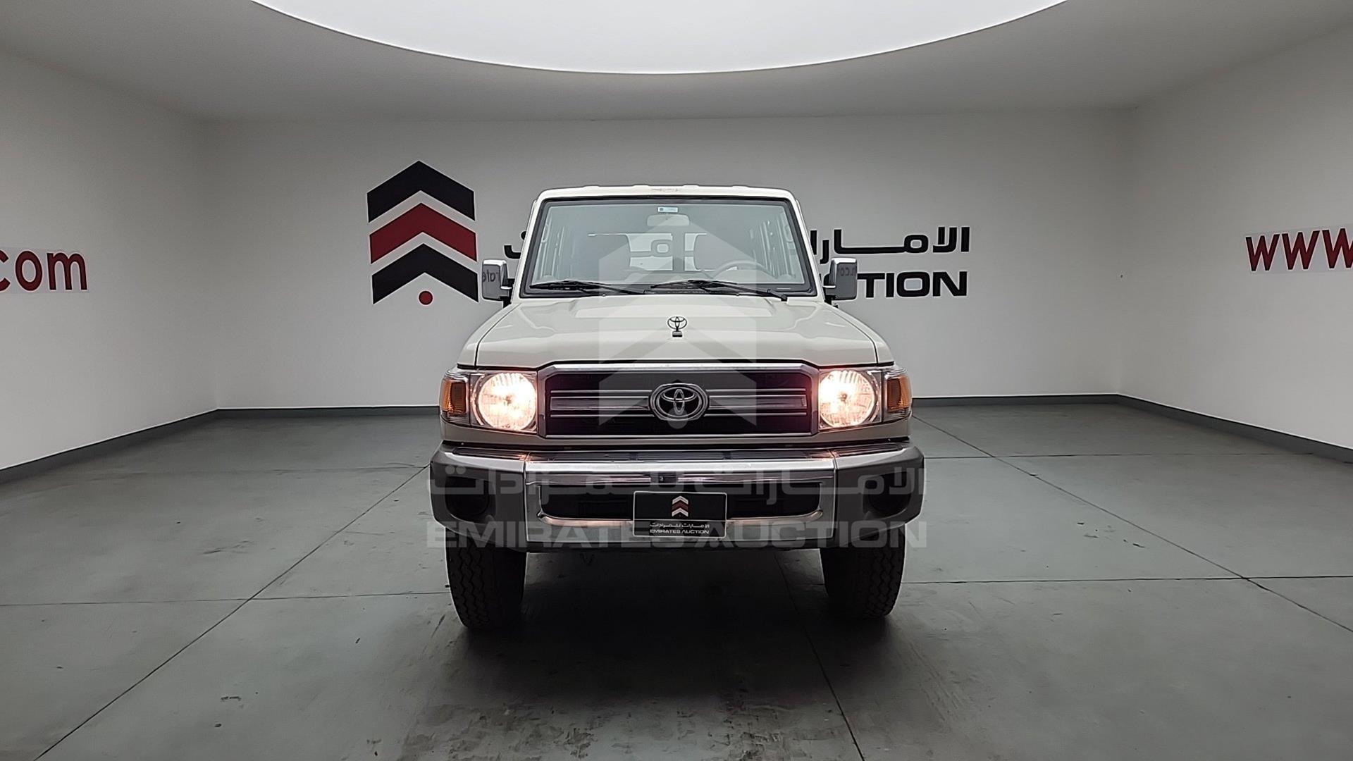2017 TOYOTA LC 76 VIN: JTEEU73J7H4200784
