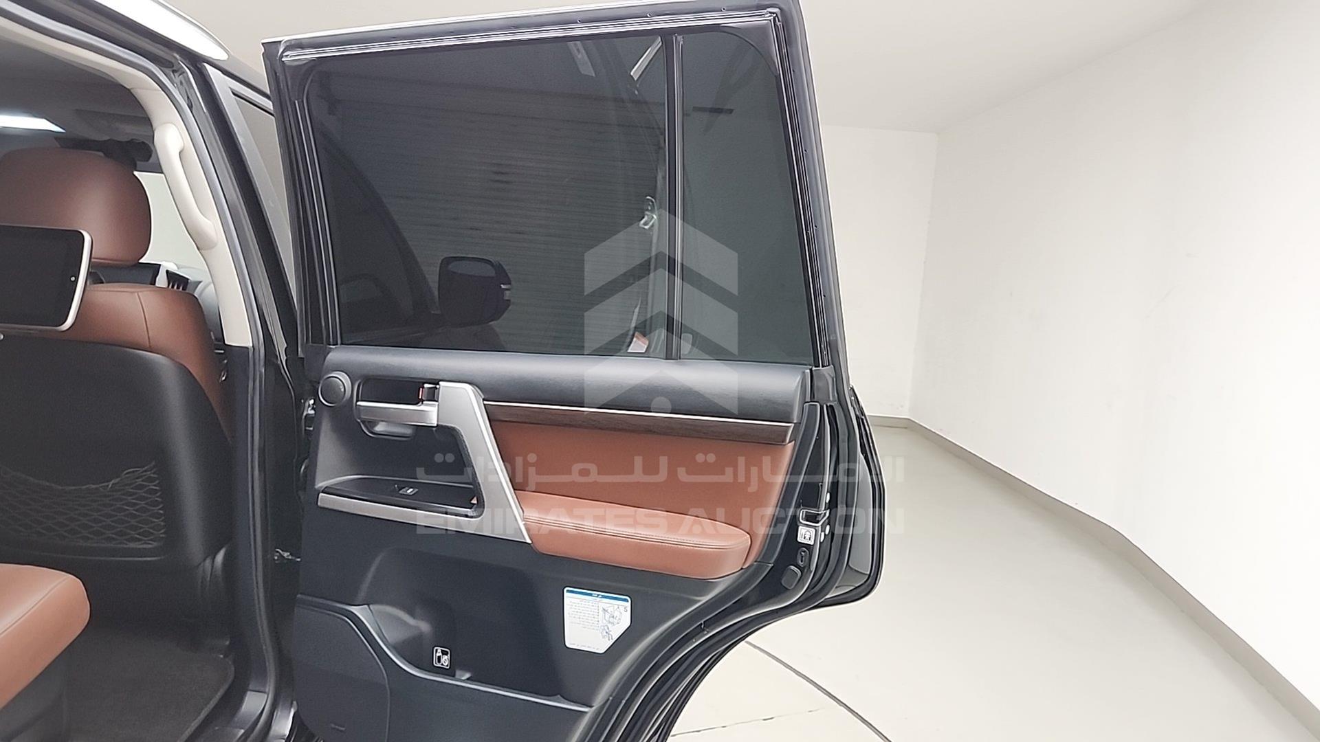 2018 TOYOTA LAND CRUISER VIN: JTMHY05J6J4073218