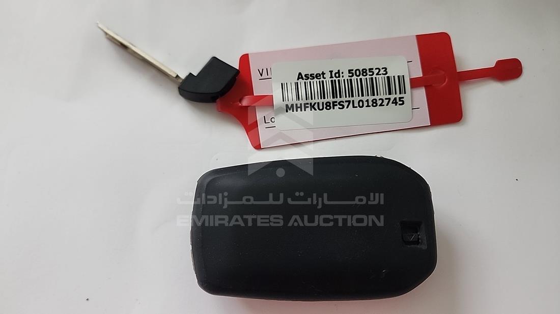 2020 Toyota Fortuner — Keys — Photo 6
