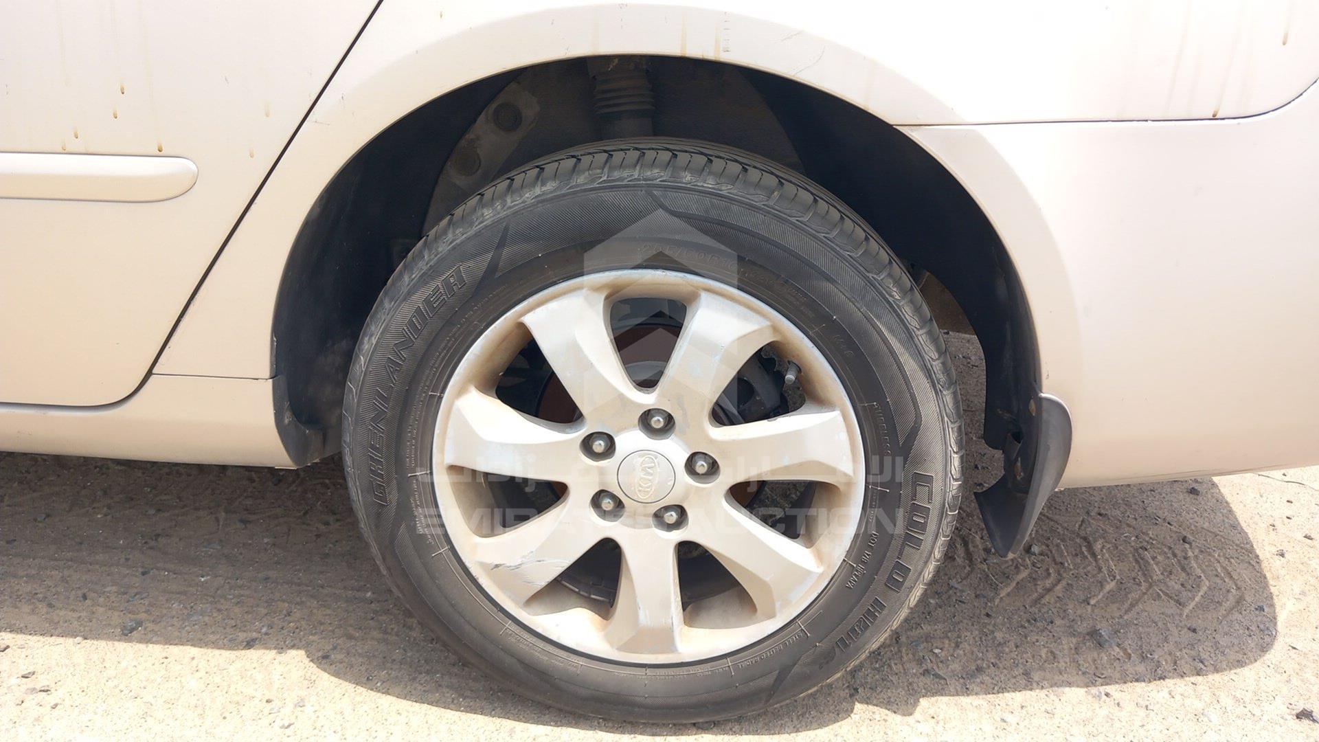 2007 KIA OPTIMA VIN: KNAGE222875109746