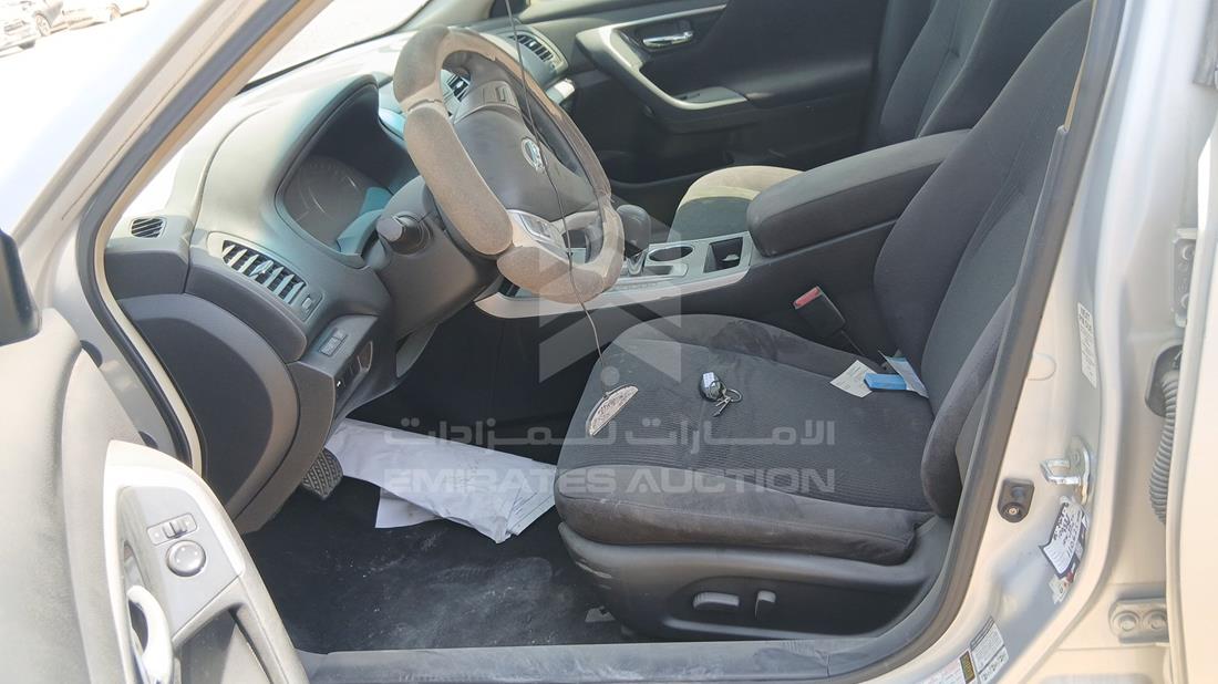 نيسان التيما 2013 — زاوية السائق الأمامية اليسرى — صورة 12