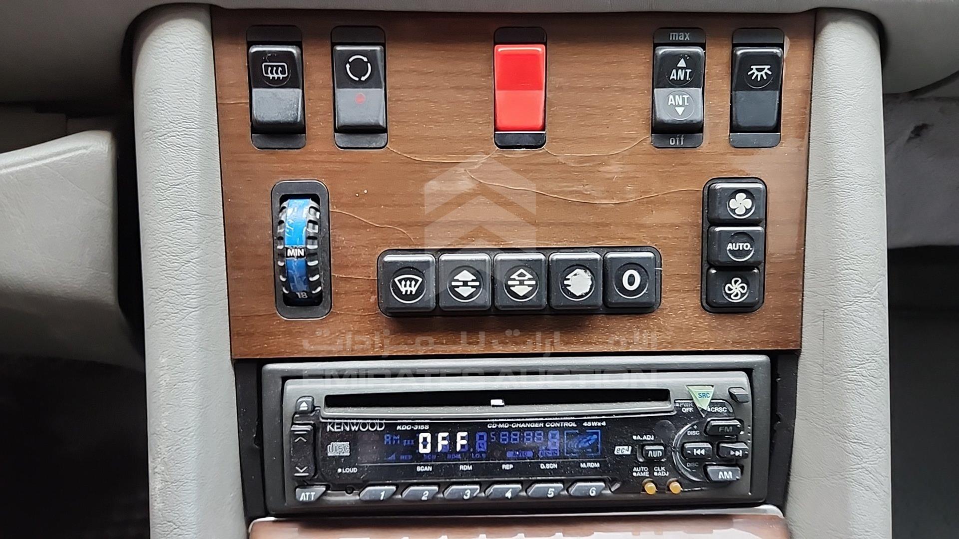 1989 MERCEDES 300 VIN: WDBCA24D0KA438919