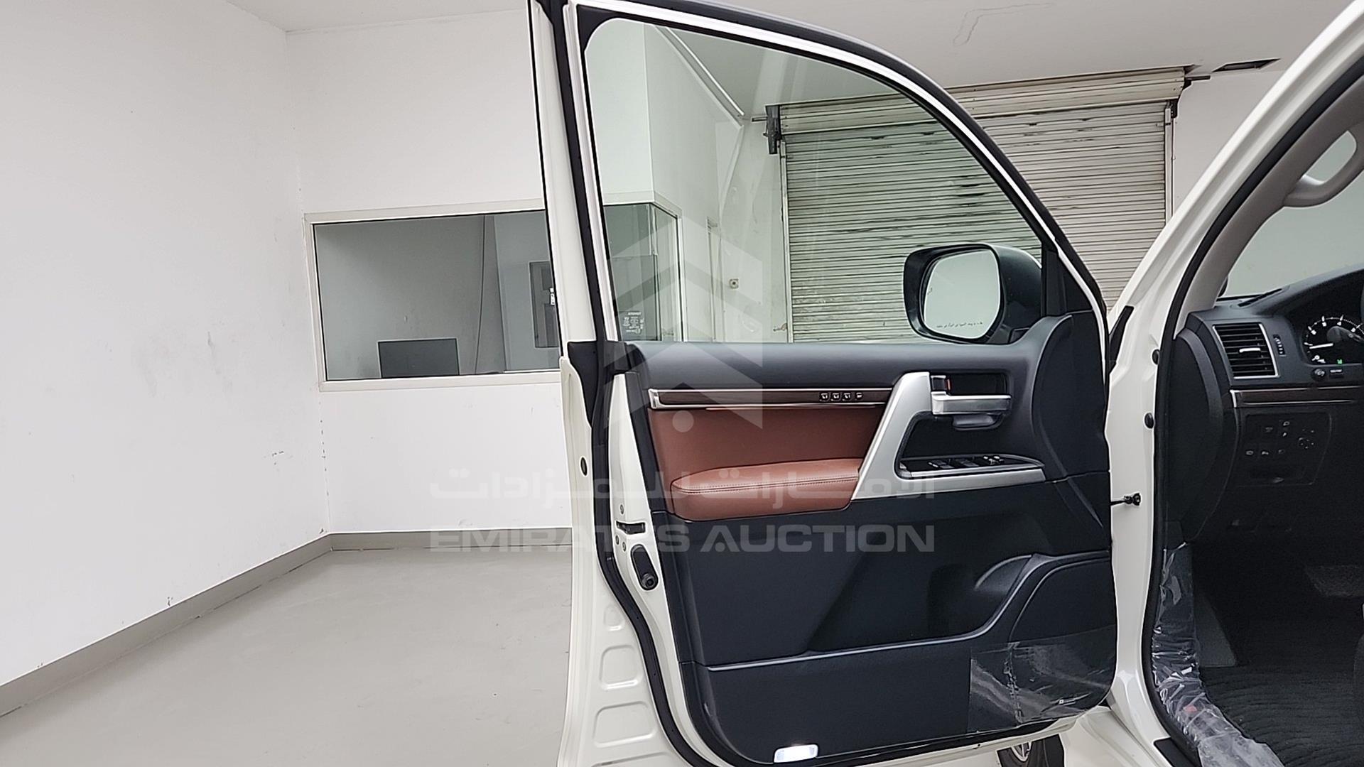 2020 TOYOTA LAND CRUISER VIN: JTMHY05J6L4088532