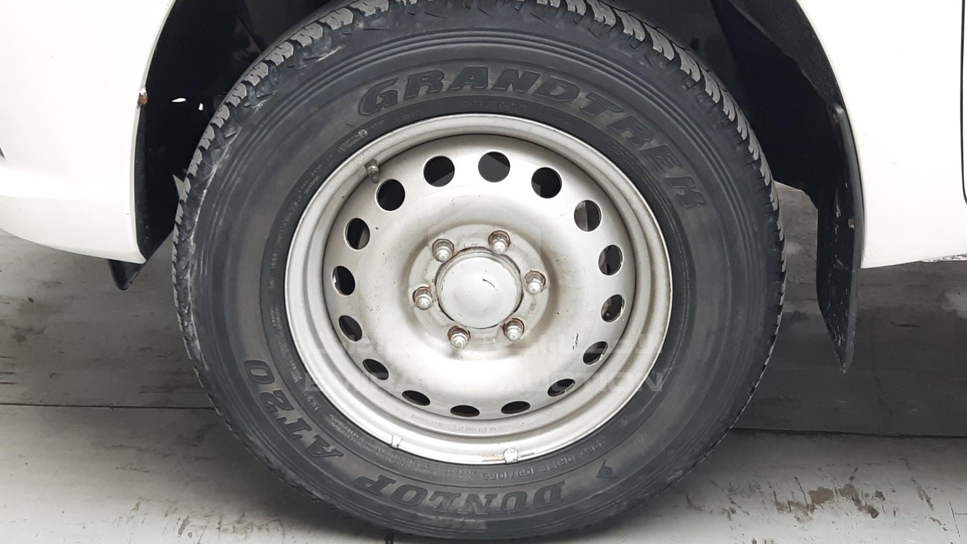 2017 TOYOTA HILUX VIN: MR0DB8CD2H0115737