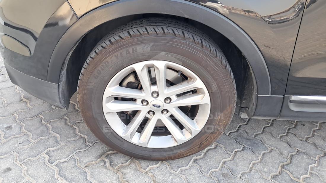 2015 Ford Explorer — Front Left Tyre — Photo 38