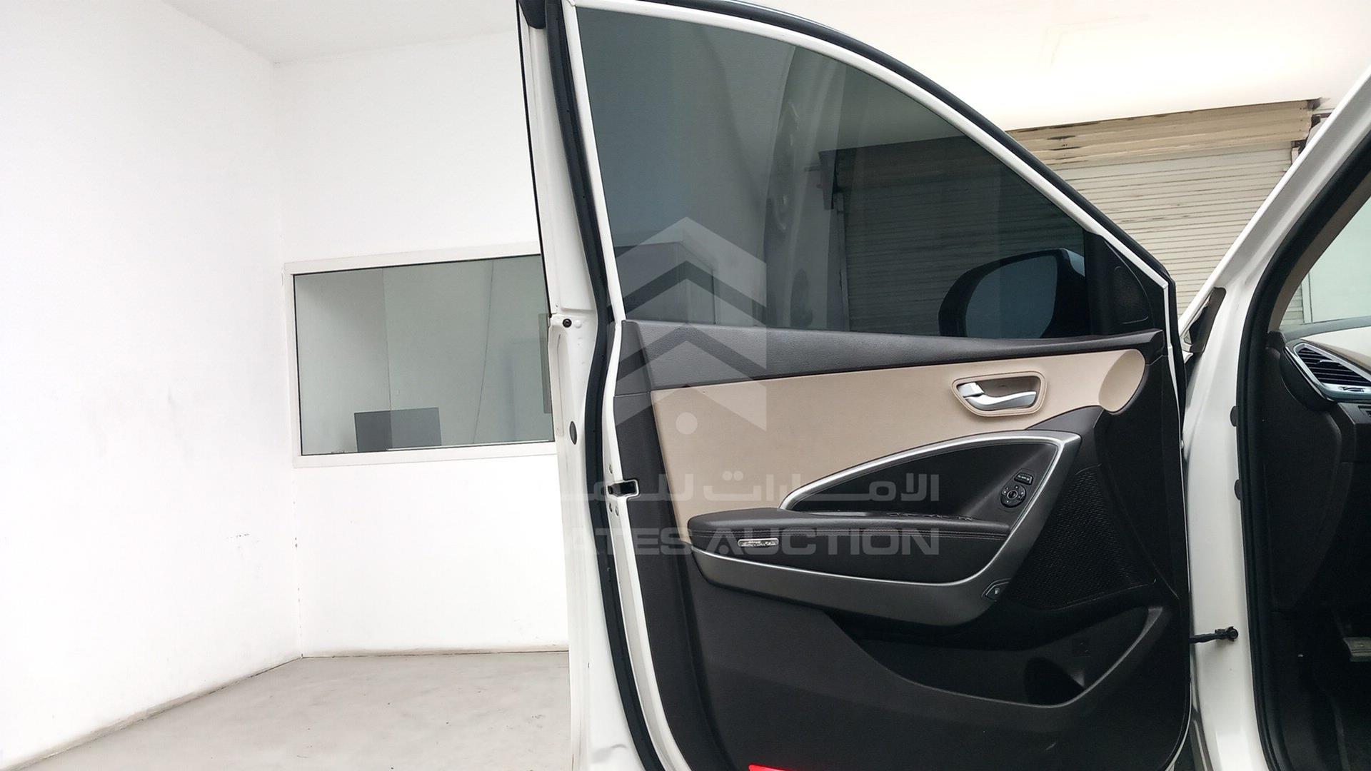 2016 HYUNDAI SANTA FE VIN: KMHSN81EXGU114119