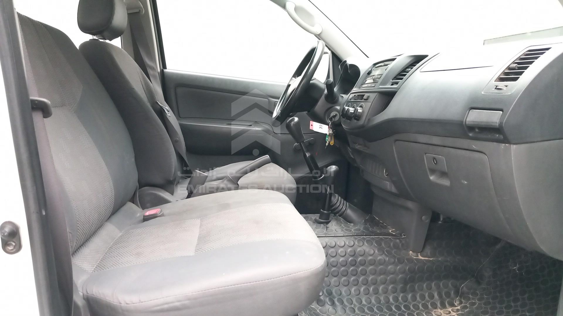 2013 TOYOTA HILUX VIN: MR0FX22G8D1360307