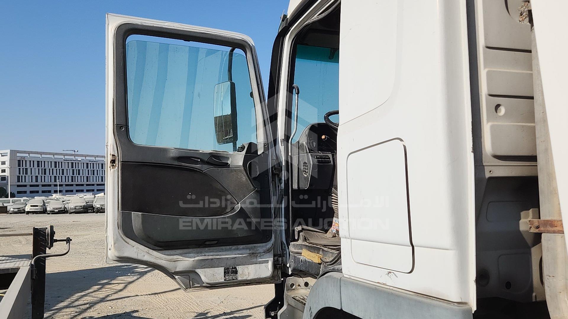 2008 MERCEDES ACTROS VIN: WDAKHCAA58L280327