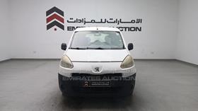 2015 Peugeot Partner — Full Front View — Photo 1 — Thumbnail