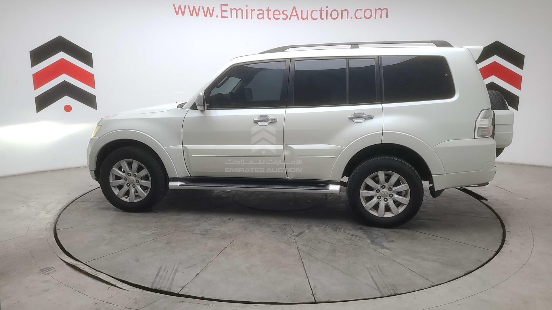 2011 MITSUBISHI PAJERO VIN: JMYLV97WB706495