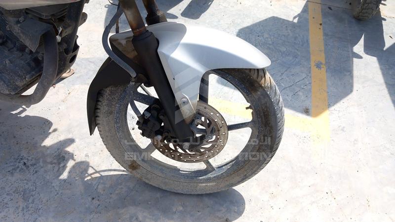ME1KG0593D2003482 Auction: EmiratesAuction Lot: 406851 ME1KG0593D2003482 Yamaha Motorbike 2013 SILVER Photo 17