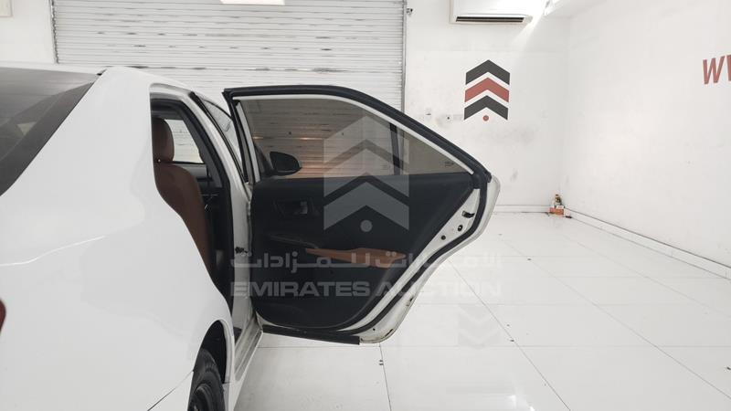 6T1BF9FK7FX563065 Auction: EmiratesAuction Lot: 409828 6T1BF9FK7FX563065 Toyota Camry 2015 WHITE Photo 28