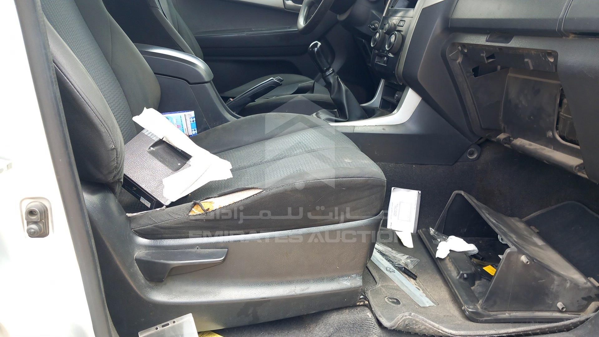 2015 ISUZU D-MAX VIN: MPAEL3317FT013569