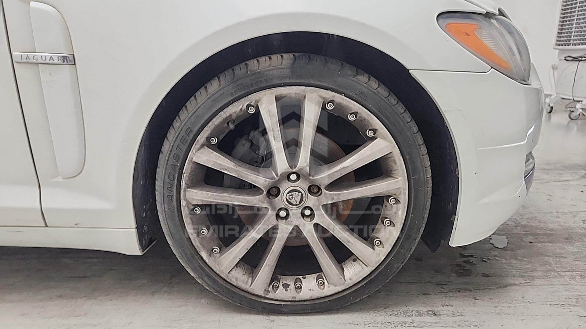 2011 JAGUAR XF VIN: SAJAA07DXBFR83989