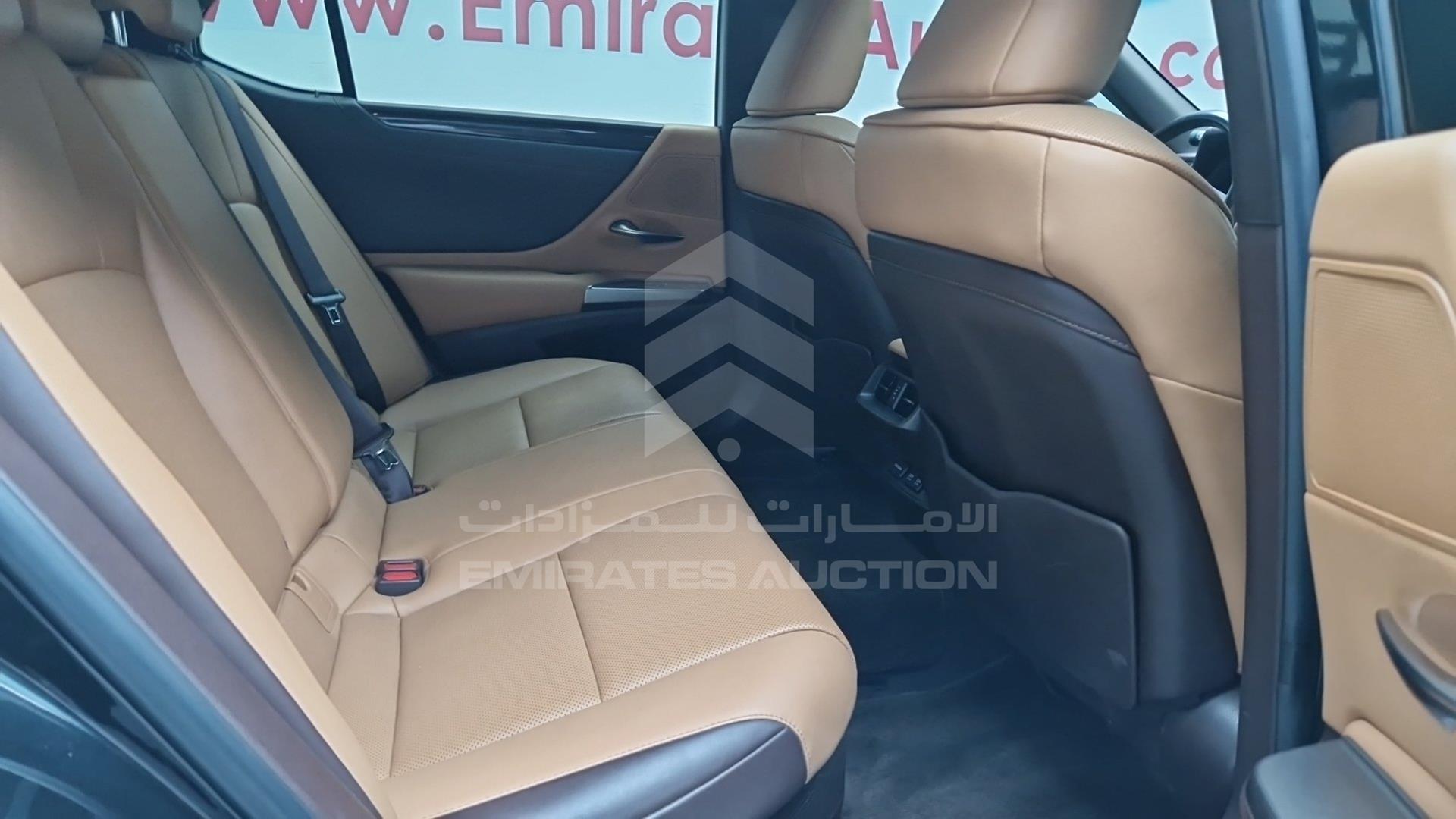 2021 LEXUS ES 300H VIN: JTHB21B15M2140116