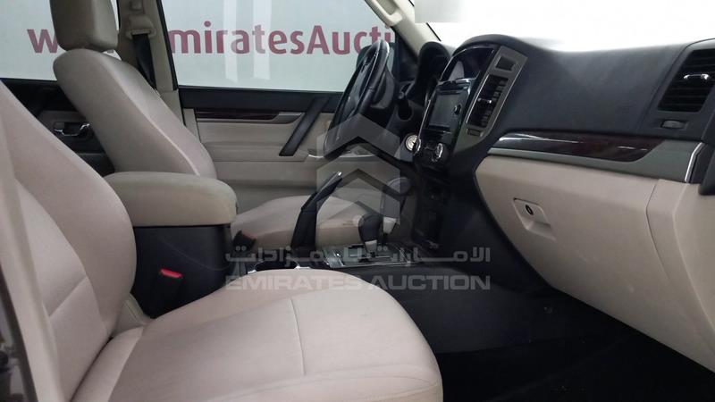 JE4MR62N1HJ708742 Auction: EmiratesAuction Lot: 410744 JE4MR62N1HJ708742 Mitsubishi Pajero 2017 -- Photo 24