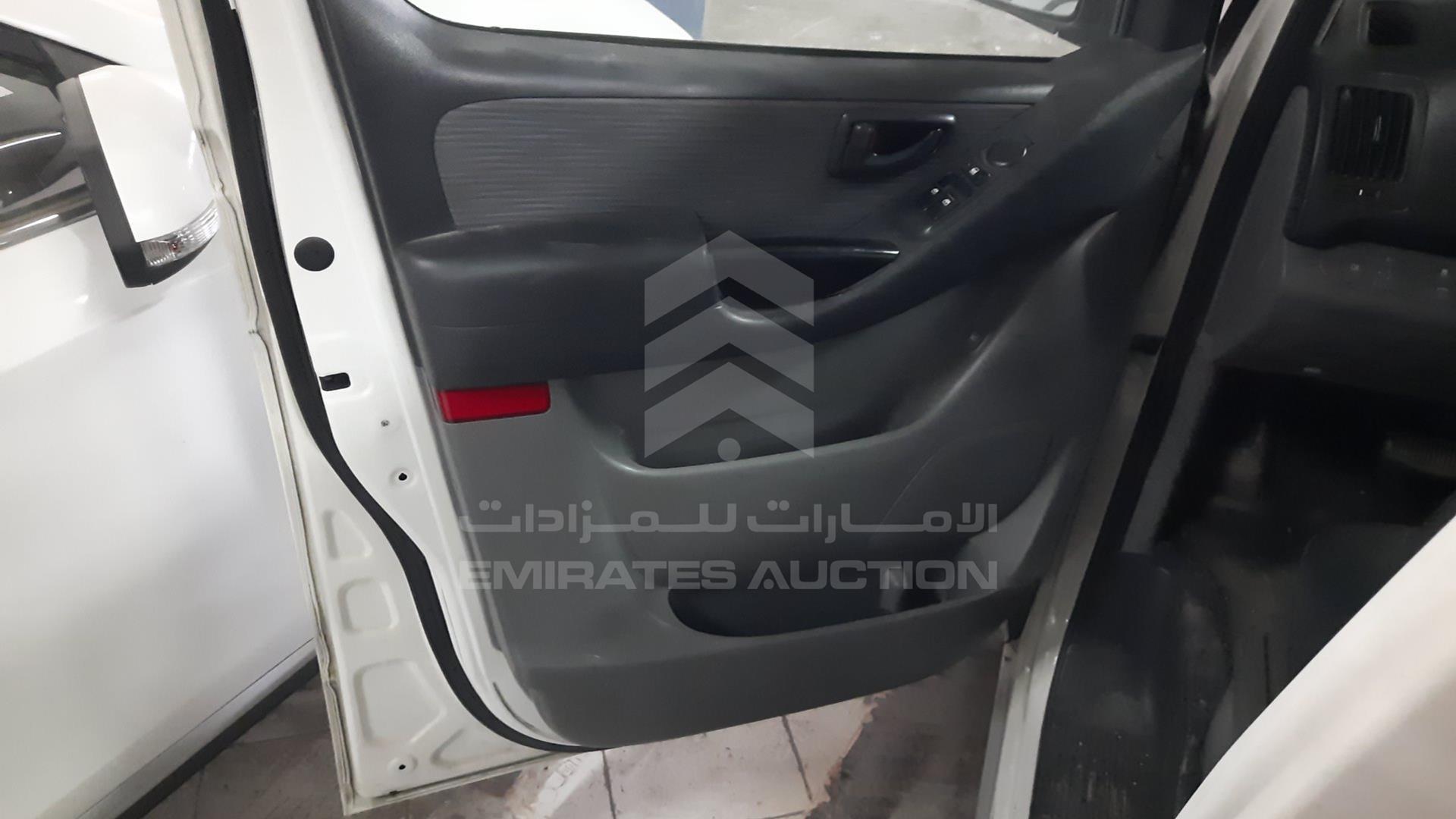 2018 HYUNDAI H1 VIN: KMHWG81RXJU967562