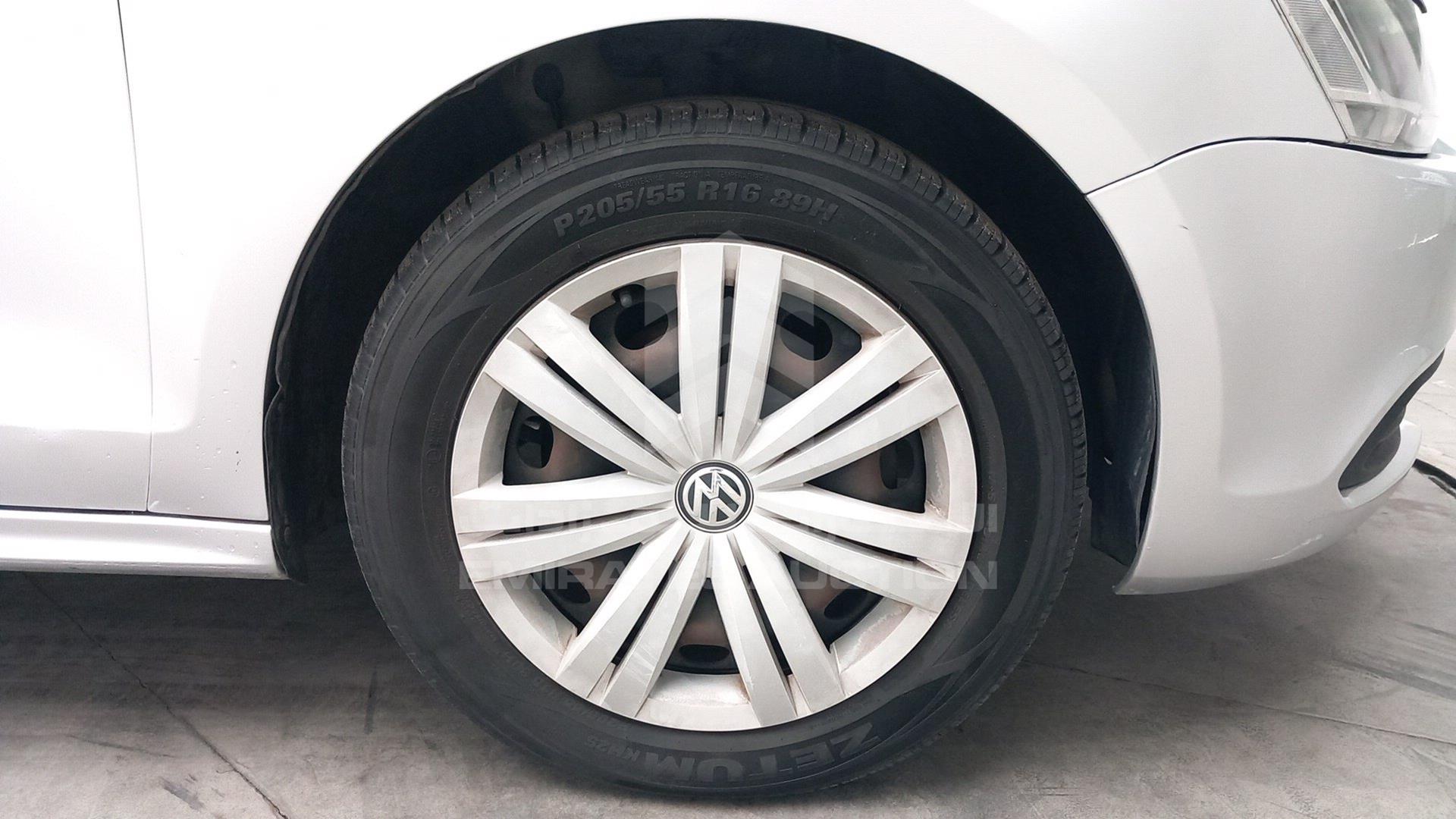 2015 VOLKSWAGEN JETTA VIN: WVWRV1AJXFM200925