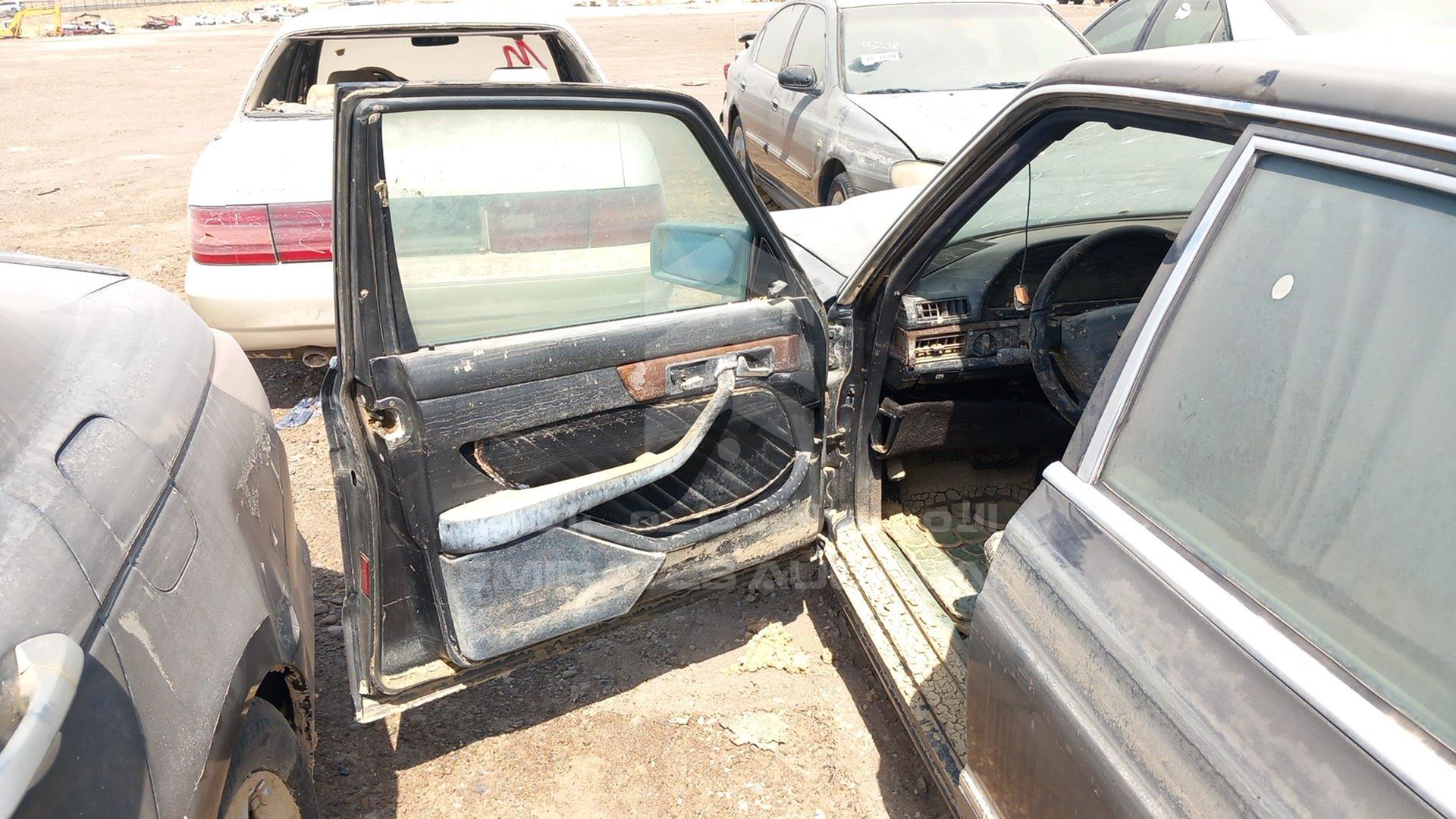 1990 MERCEDES --- VIN: WDB12603618545466