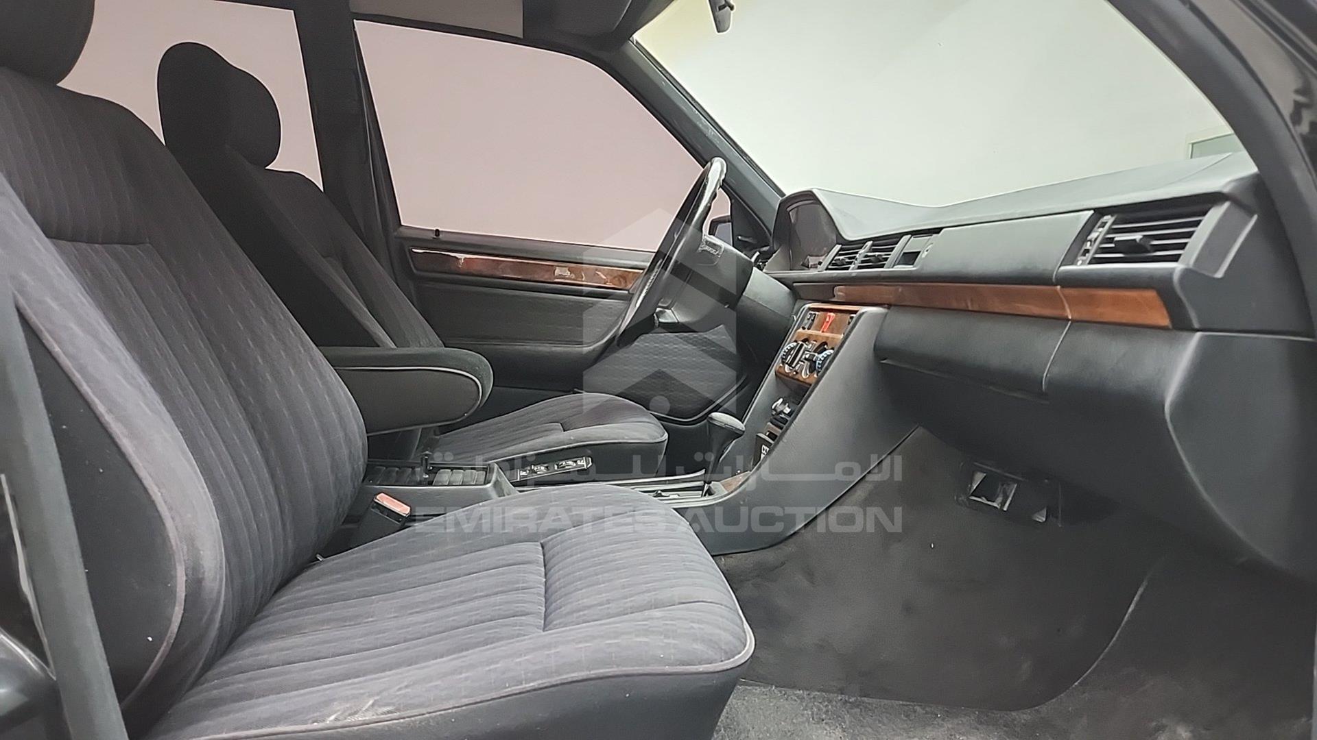 1992 MERCEDES E 300 VIN: WDB1240301B701480
