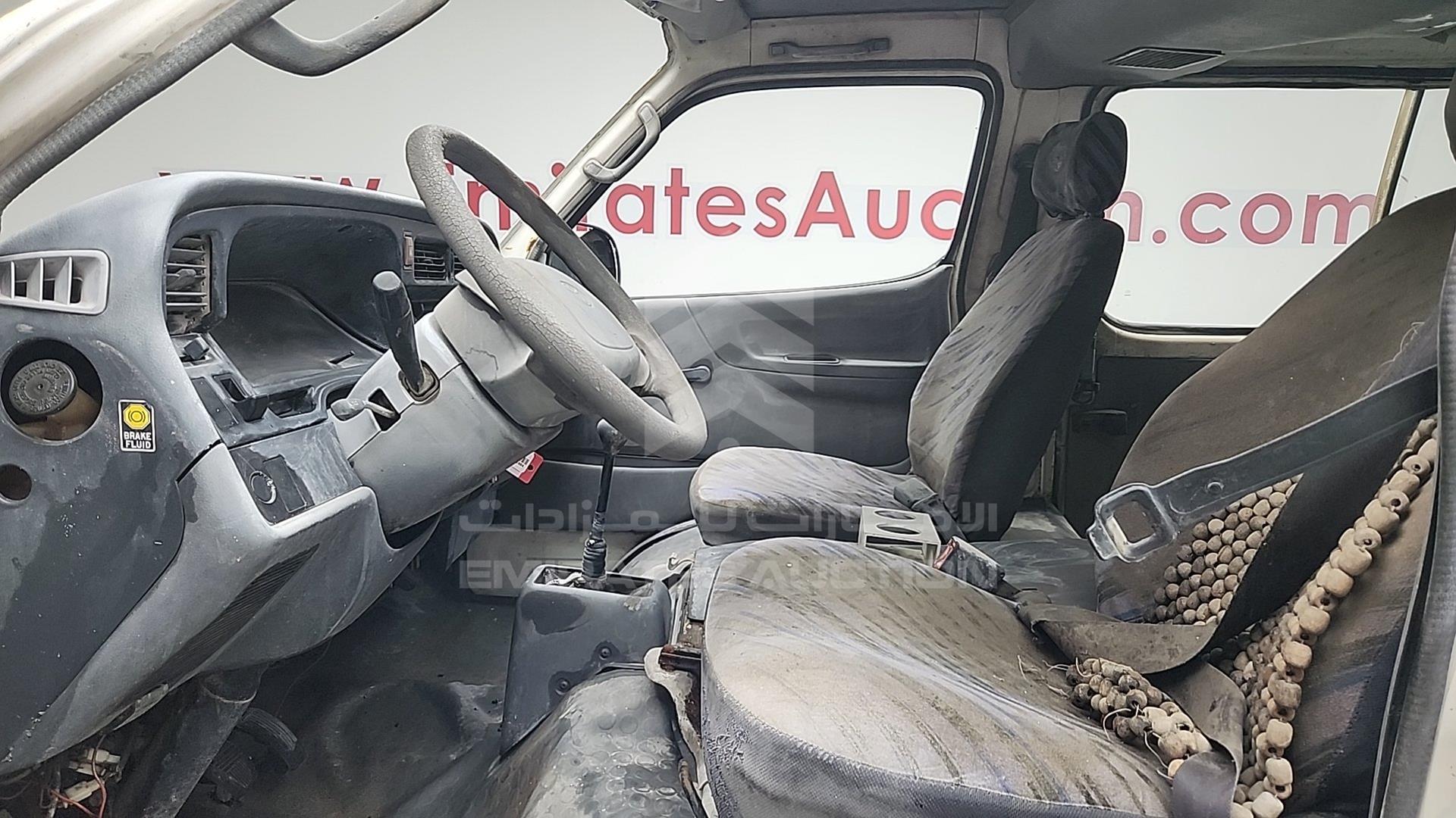 2004 TOYOTA HIACE VIN: JTCFR119347101604
