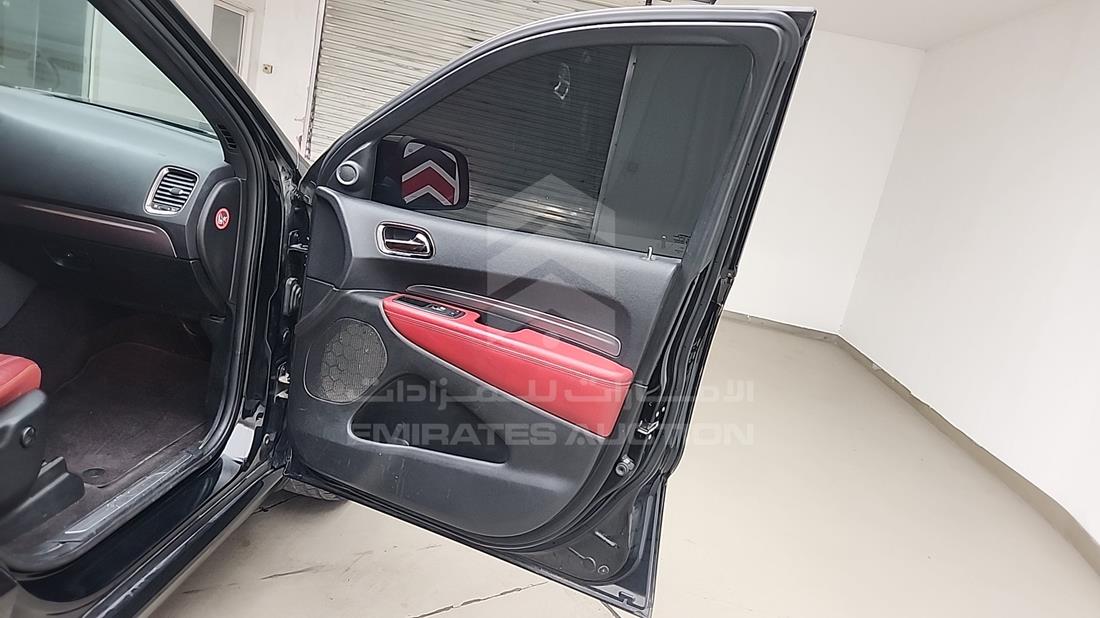 دودج دورانجو 2019 — الباب الأمامي الأيمن — صورة 32