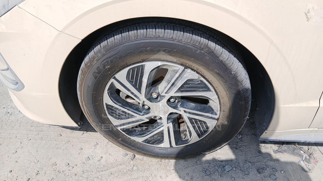 2021 Hyundai Sonata Hybrid — Front Left Tyre — Photo 32