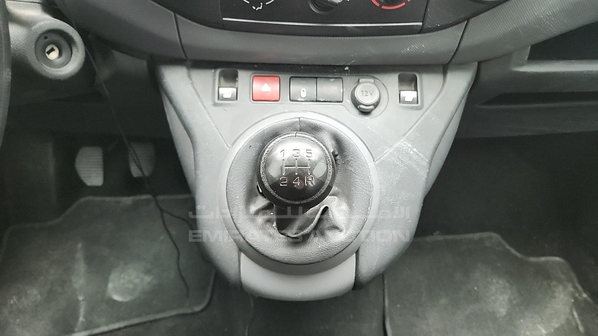 2018 PEUGEOT PARTNER VIN: VF37JNFUXJJ584167