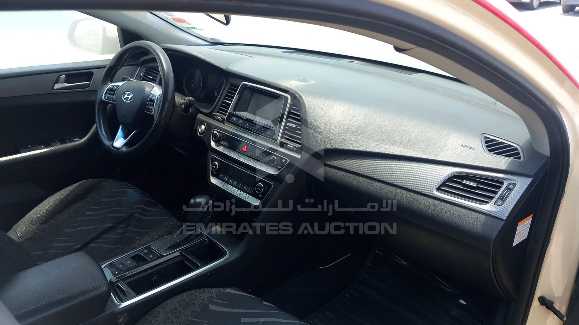 2018 HYUNDAI SONATA VIN: KMHE24137JA082137