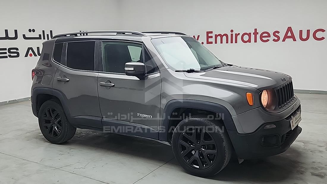 2016 Jeep RENEGADE — Front Right Angle — Photo 9
