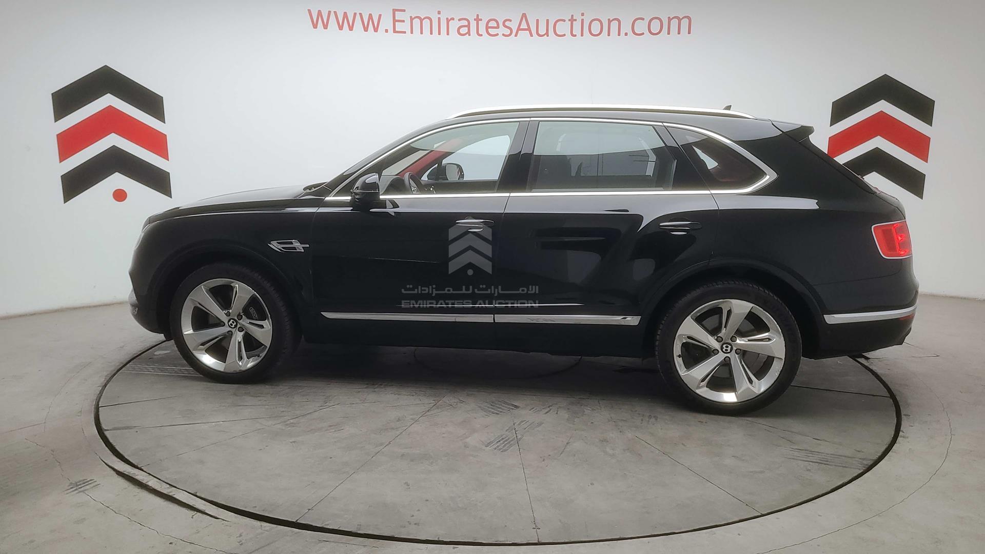 2017 BENTLEY BENTAYGA VIN: SJAAB1ZV3HC016529