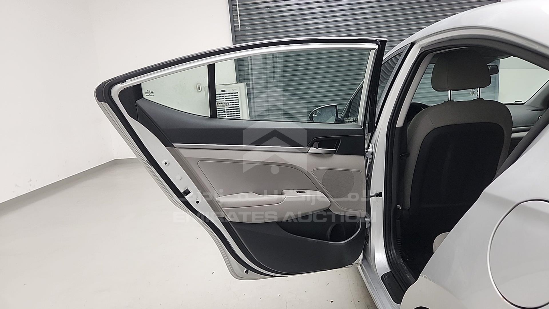 2018 HYUNDAI ELANTRA VIN: 5NPD74LF8JH376096