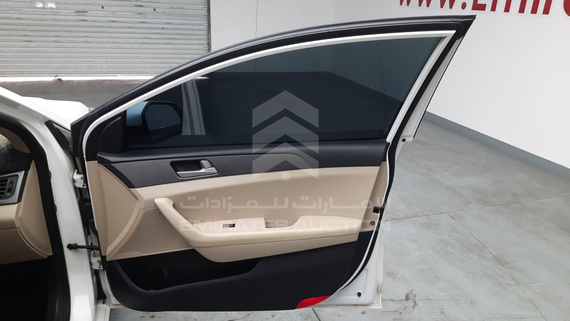 2016 HYUNDAI SONATA VIN: KMHE241G1GA122482