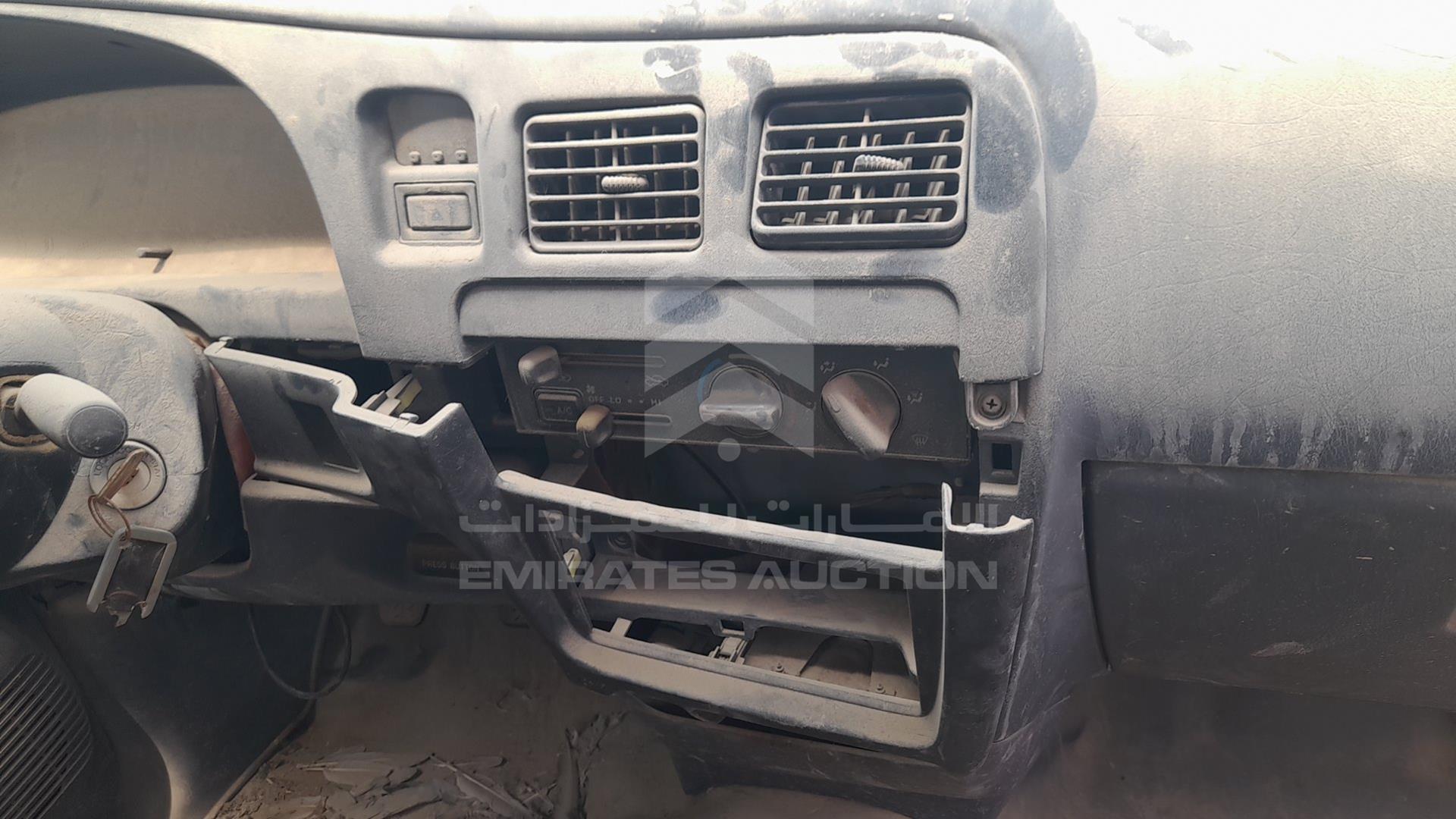 2004 TOYOTA HILUX VIN: JTFEE426040015871