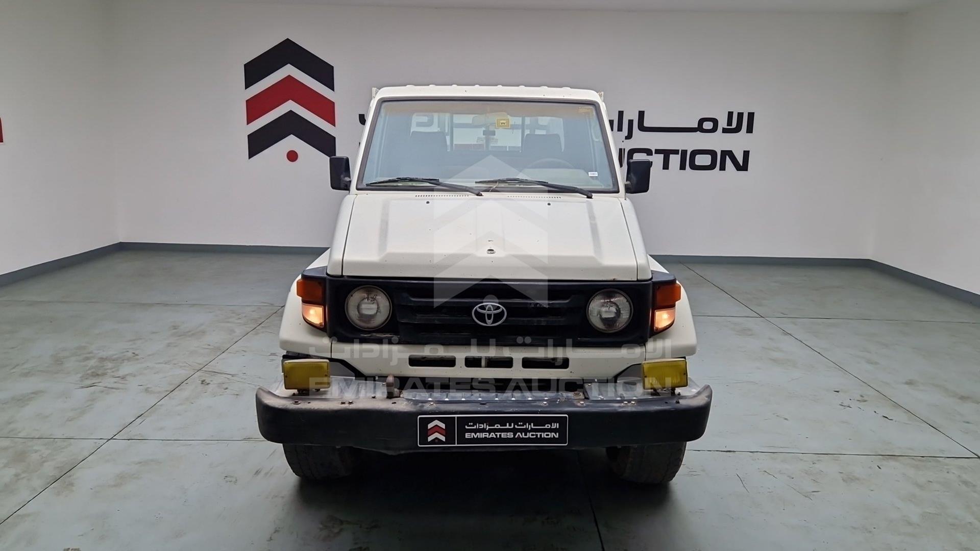 2004 TOYOTA LAND CRUISER VIN: JTFLJ71J348007713