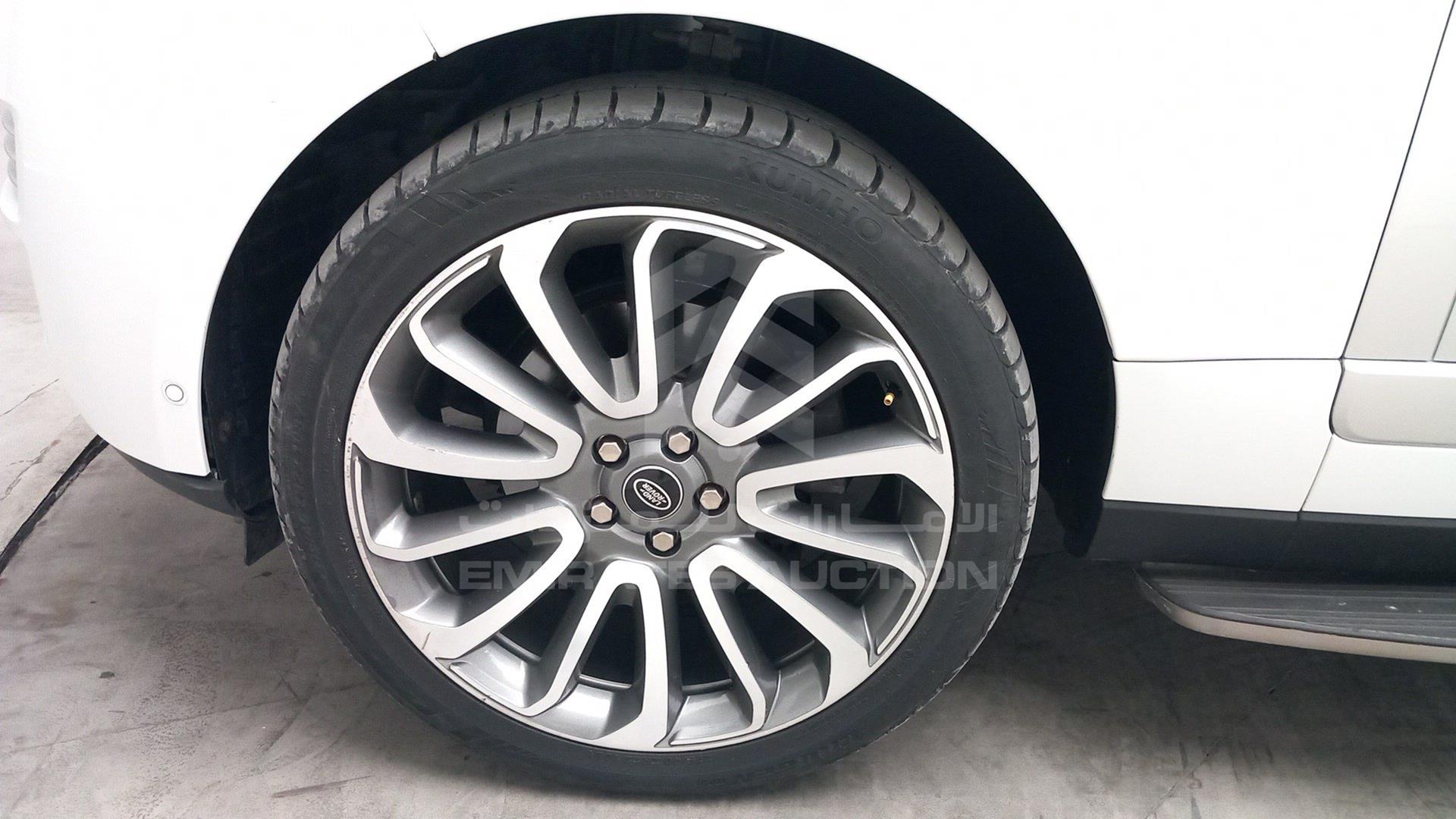 2015 RANGE ROVER VOGUE VIN: SALGA2DF3FA220010