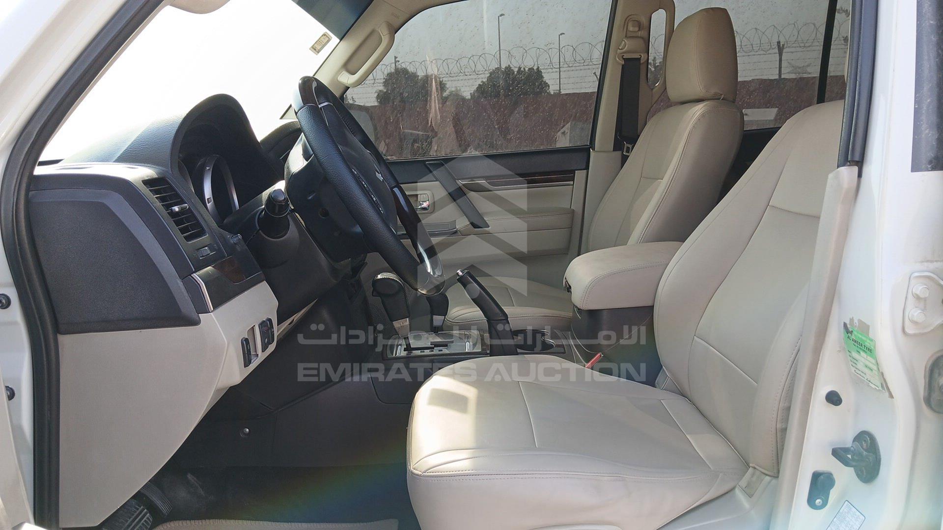2014 MITSUBISHI PAJERO VIN: JMYLRV95WEJ709535