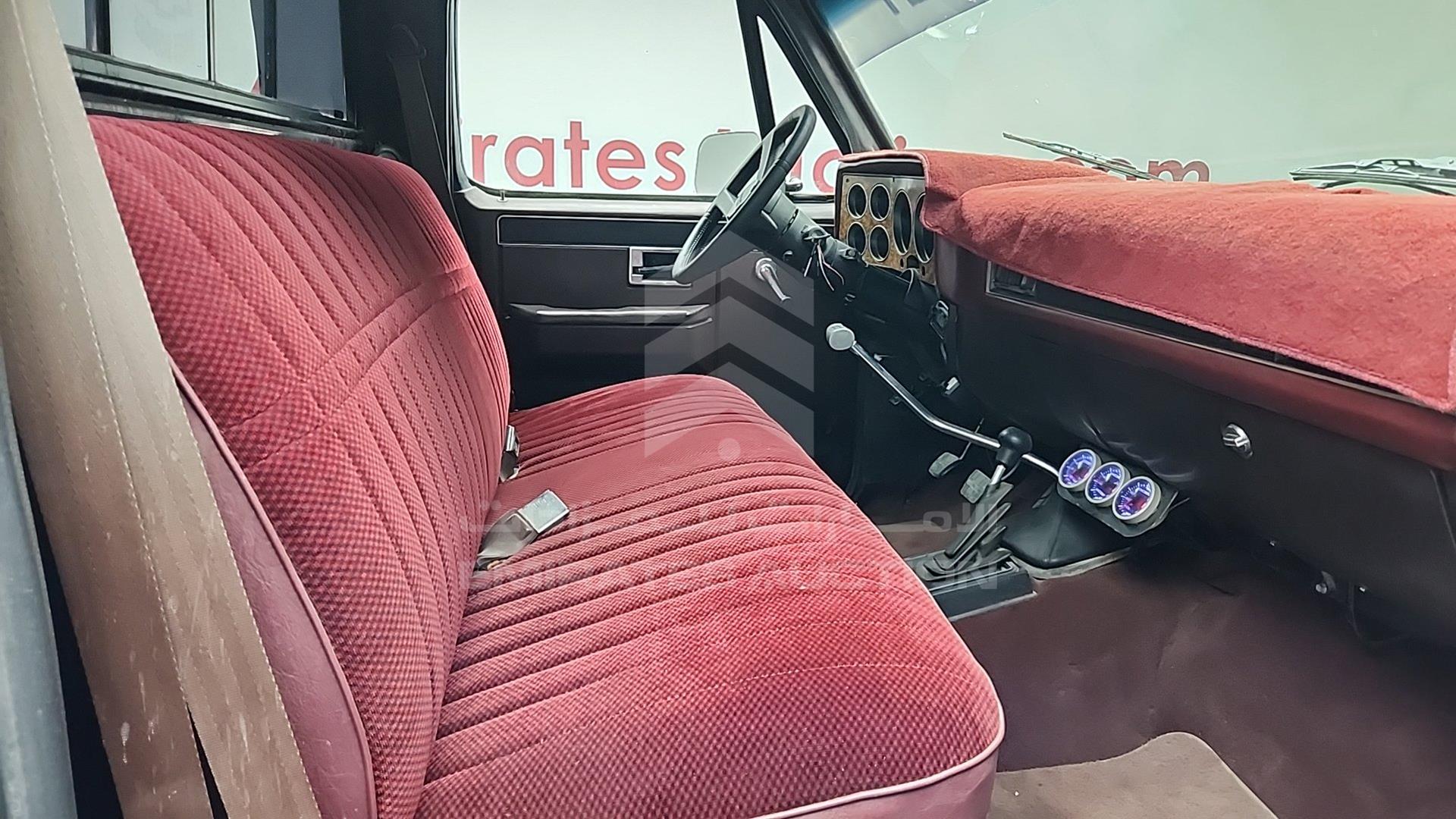 1985 CHEVROLET SILVERADO VIN: 1GCEK14H2FJ180672