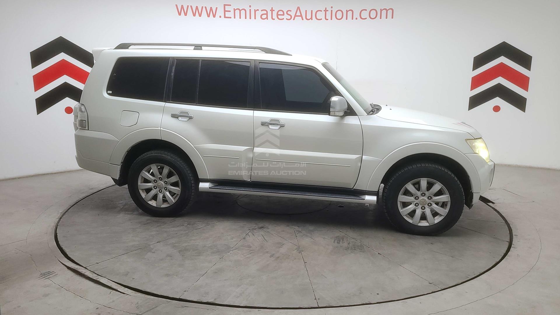 2011 MITSUBISHI PAJERO VIN: JMYLV97WB706495