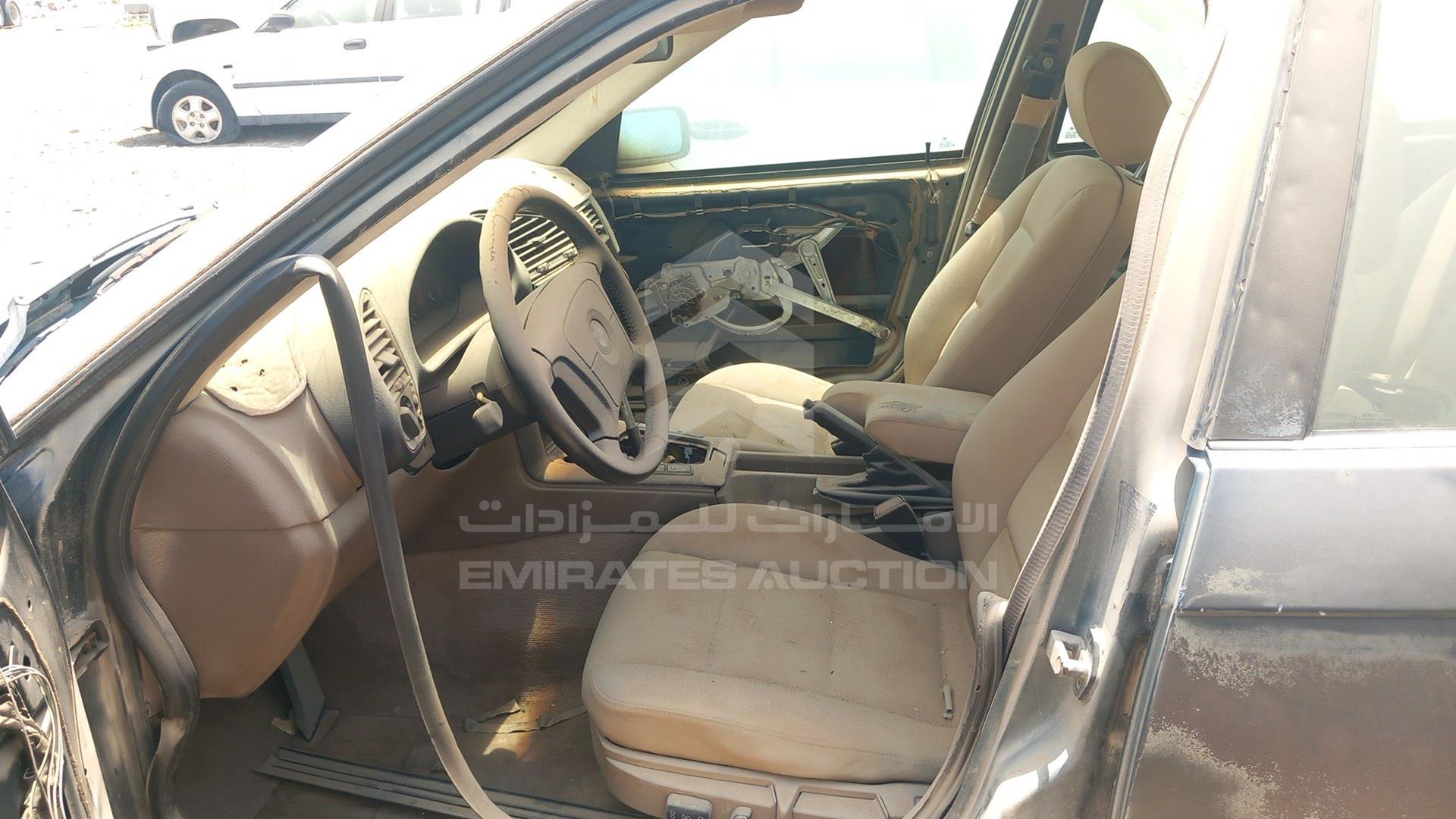 0 BMW --- VIN: WBACD4323TAV37155