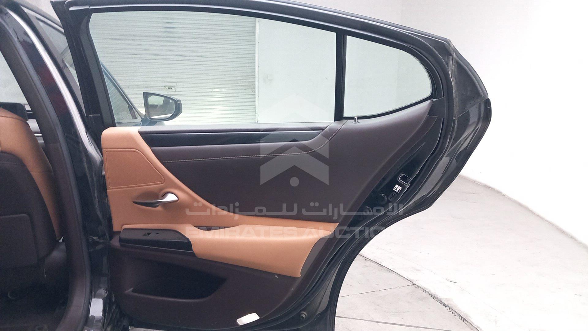 2019 LEXUS ES 300H VIN: JTHB21B17K2047840