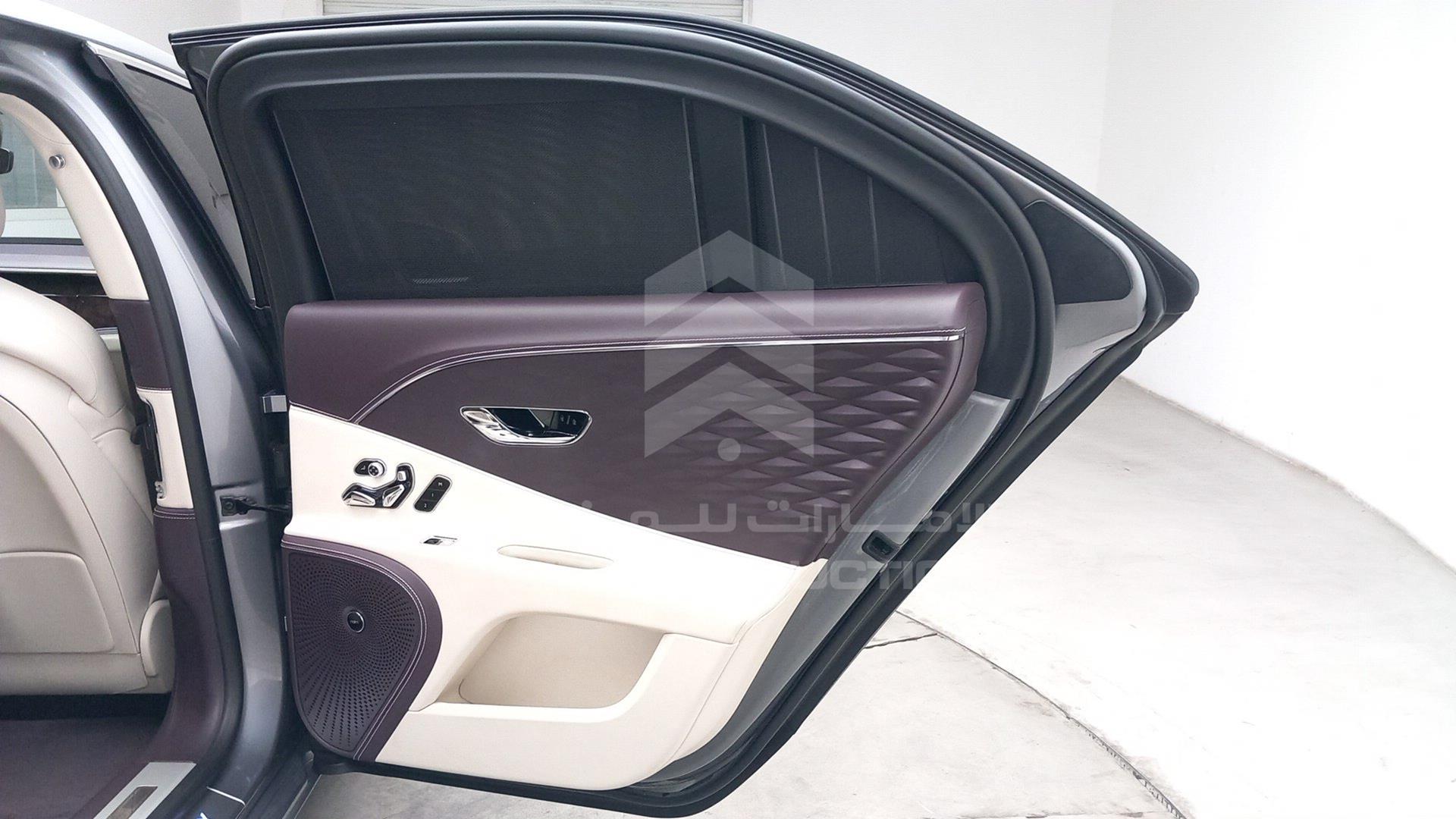 2020 BENTLEY FLYING SPUR VIN: SCBBA5ZG1LC083009