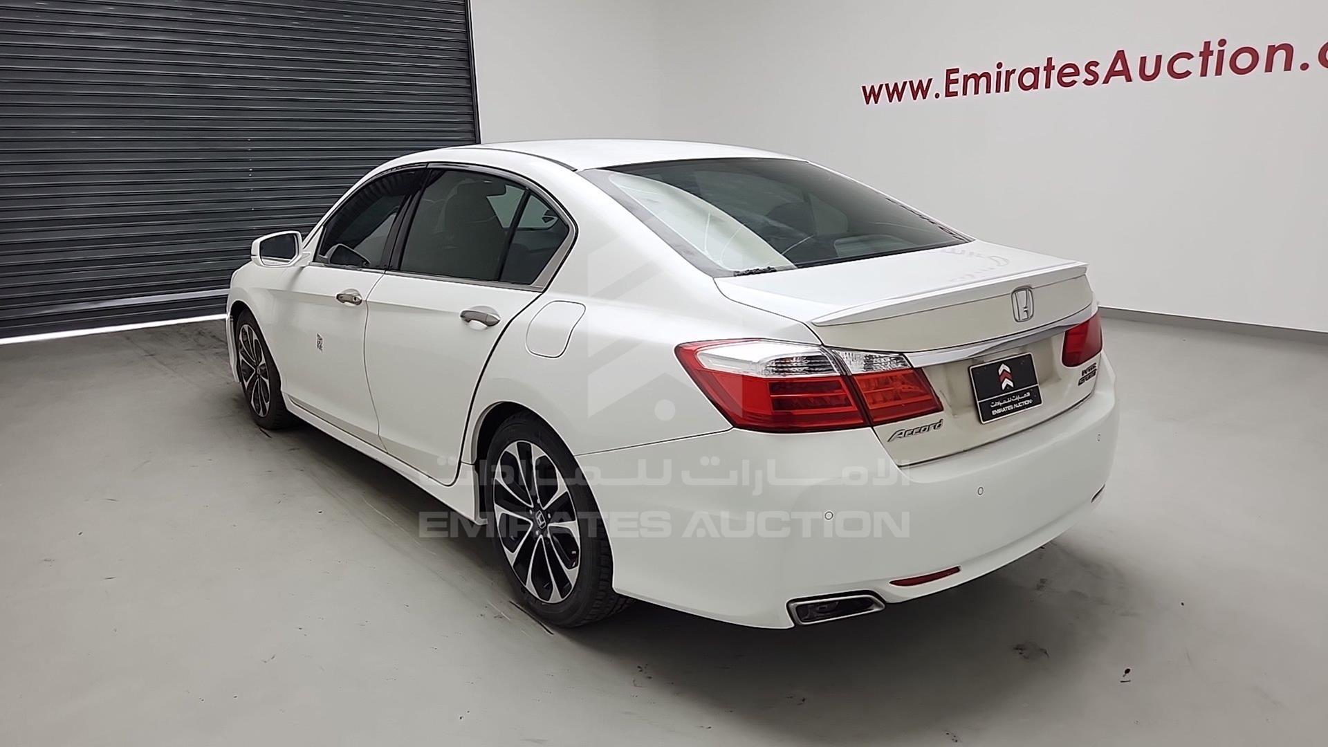 2016 HONDA ACCORD VIN: LUCCR2647G3413109