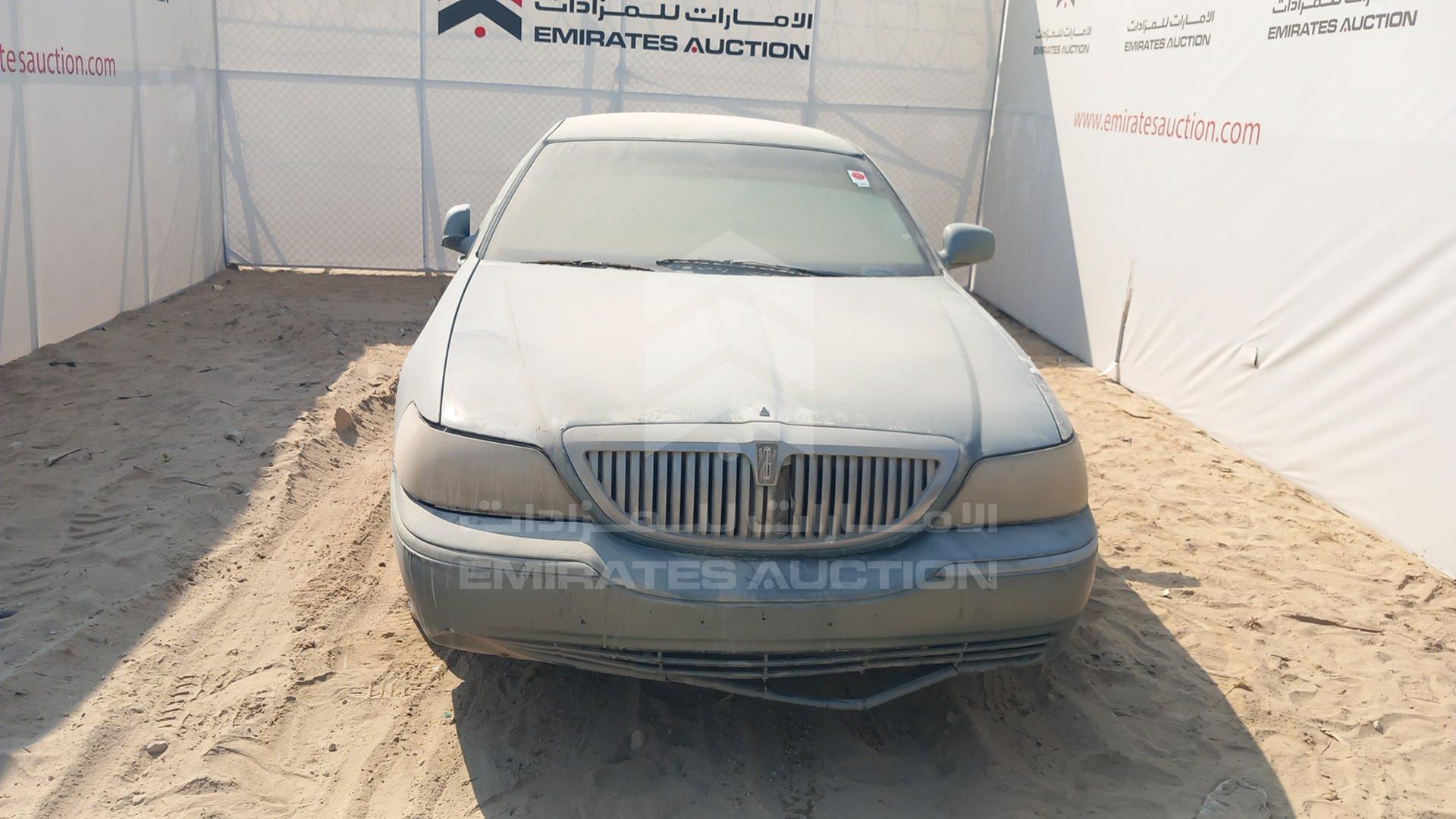 2004 LINCOLN TOWN CAR VIN: 1LNHM81W84Y628335
