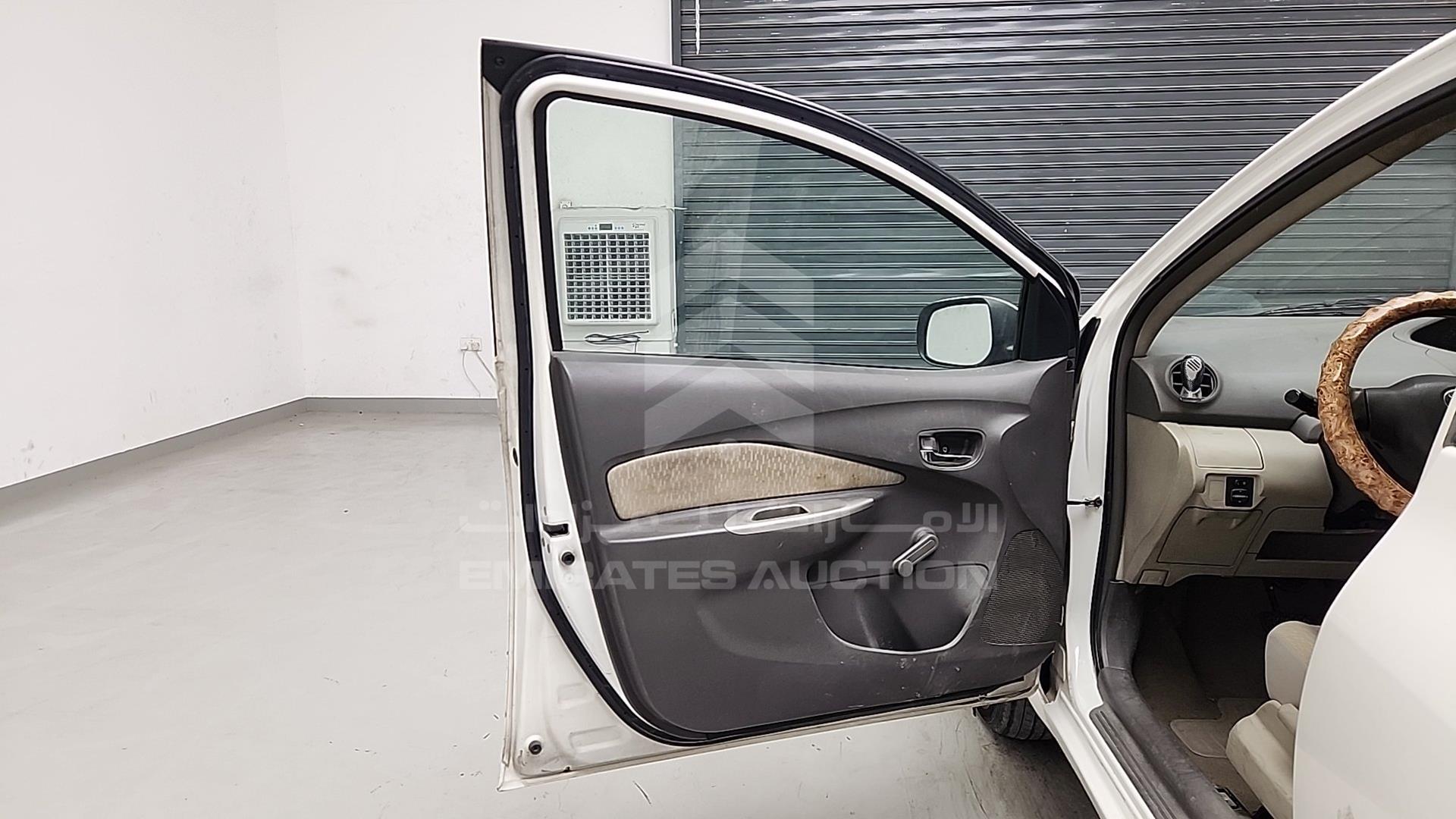 2011 TOYOTA YARIS VIN: JTDBW9234B4052200