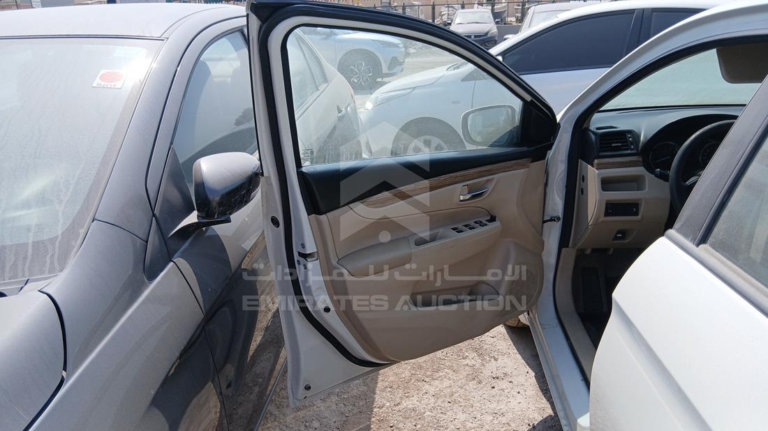 سوزوكي سياز 2023 — الباب الأمامي الأيسر — صورة 11